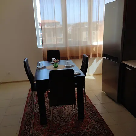 ред хаус Apartament *